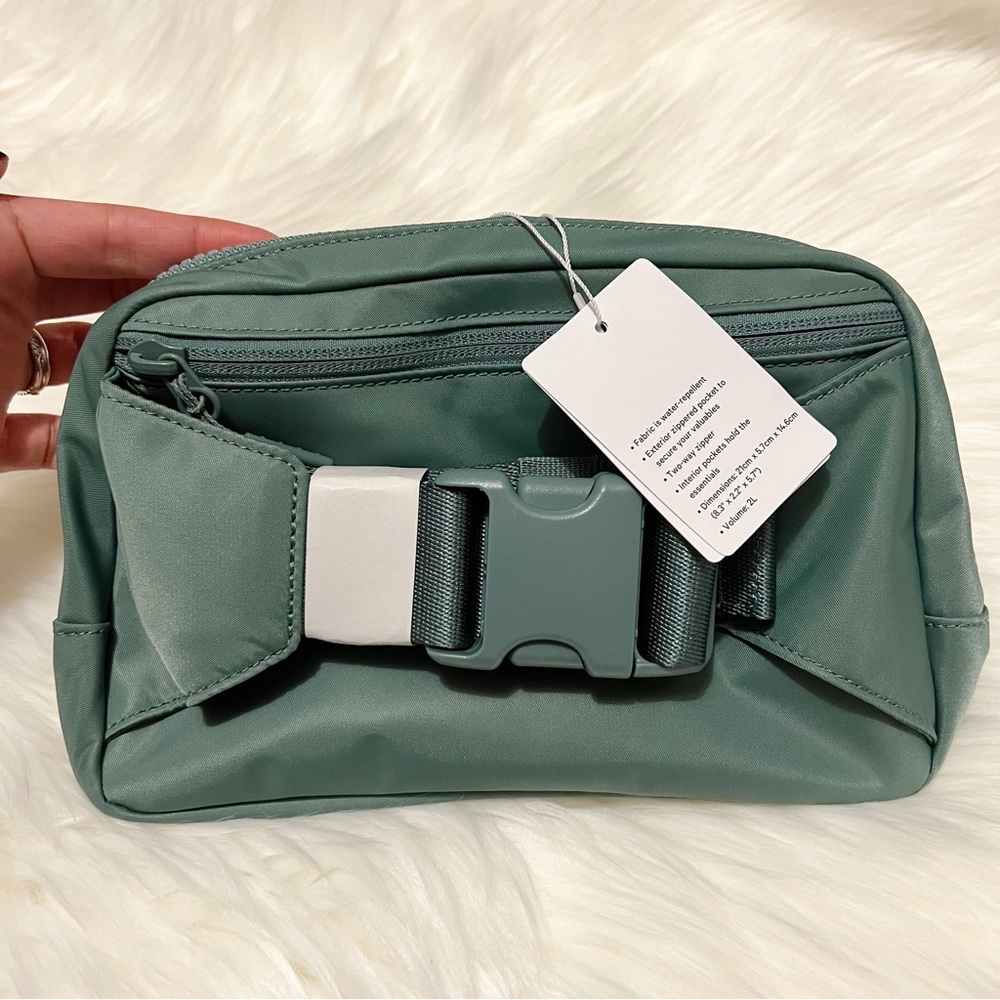 Lululemon • Everywhere Belt Bag 2L - Picture 5 of 5